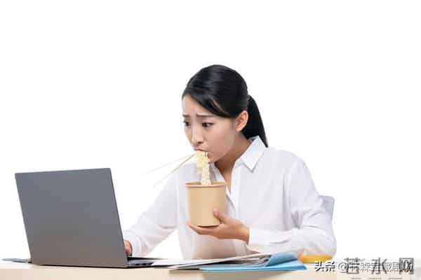 想在职场混得好、吃得开，记住这四条“保命”铁律，能让你少走很