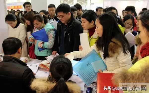 两张央国企工资单对比:一个实发4943,一个6107,差距在哪?