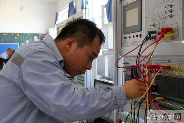 万能的电工，工资有多高？