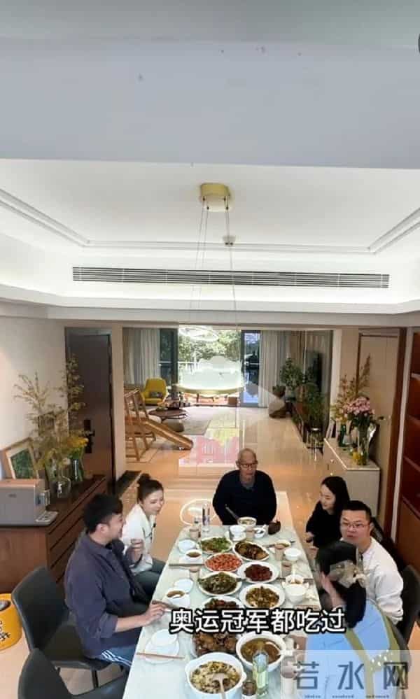 保姆大姐会开车懂英语，雇主抢着要，实际相处后却大反转