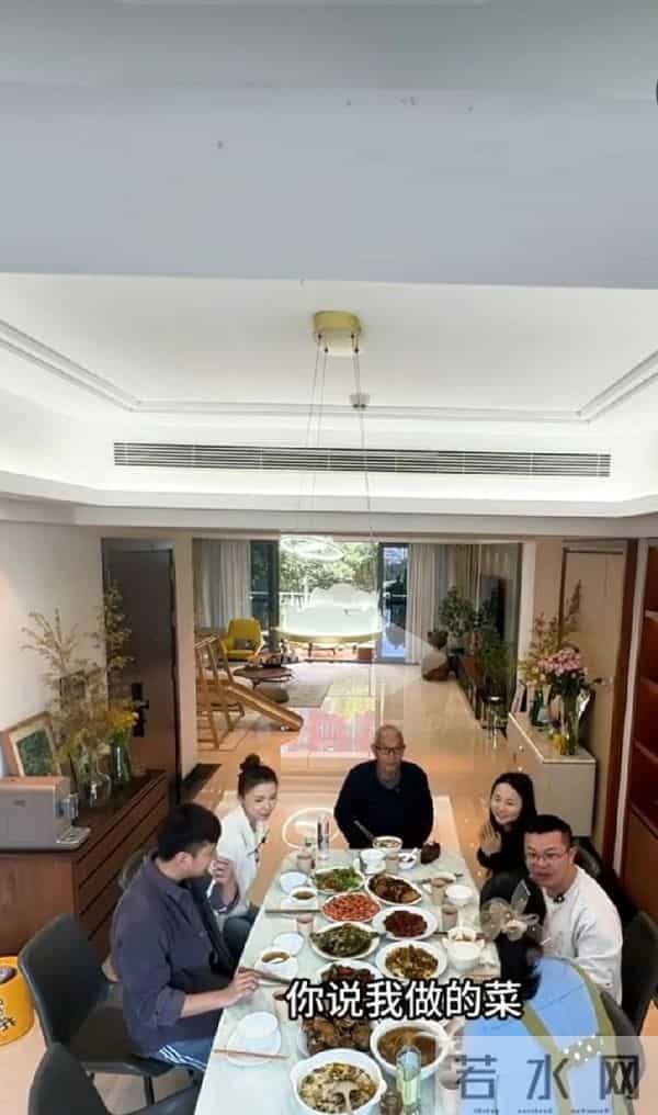 保姆大姐会开车懂英语，雇主抢着要，实际相处后却大反转