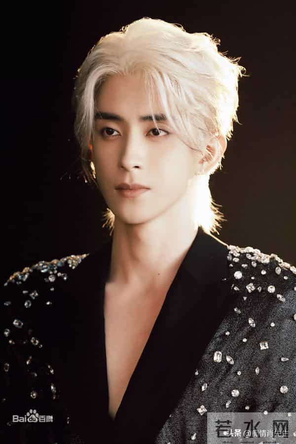 敖瑞鹏不断蜕变,新剧先婚后爱+婚前协议,以银白发演绎“霸总”