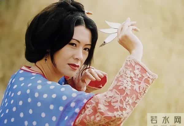 香港知名女星新剧霸气登场,婚姻名存实亡,多次和小鲜肉传绯闻