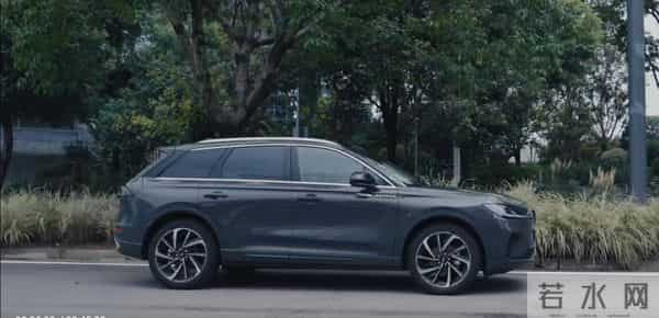 看完《亦舞之城》被种草，王泽远的深情，都藏在车里了