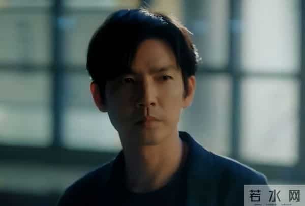 《亦舞之城》冯睿调取办公室监控，才知，谭军当年是被冤枉的。