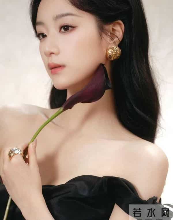 这几年短剧市场火得挺快，尤其是红果平台的热度一直在飙升。