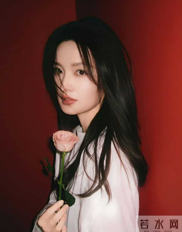 捧花照片网络炸锅，新剧花语传情桥段，演技精湛征服观众