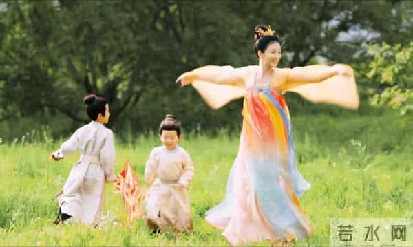 难怪看《唐诡》中的他眼熟,原来是我们的童年男神尔泰啊!