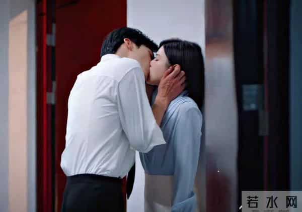 仅播半小时,热度飙至18000,连追4集我想说-耳朵从头红到尾啊!