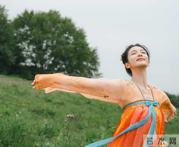 难怪看《唐诡》中的他眼熟,原来是我们的童年男神尔泰啊!