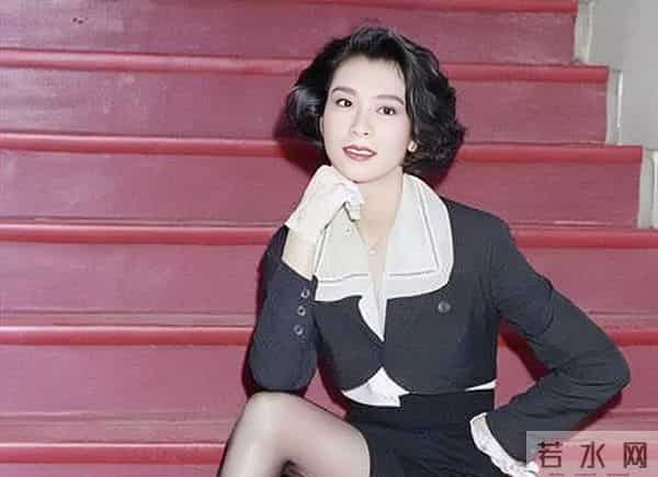 香港知名女星新剧霸气登场,婚姻名存实亡,多次和小鲜肉传绯闻