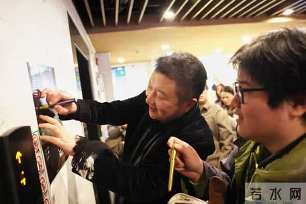 《控方证人》“中文配音天团”登台，大银幕再度为译制片疯狂