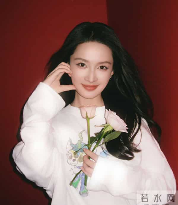 捧花照片网络炸锅，新剧花语传情桥段，演技精湛征服观众