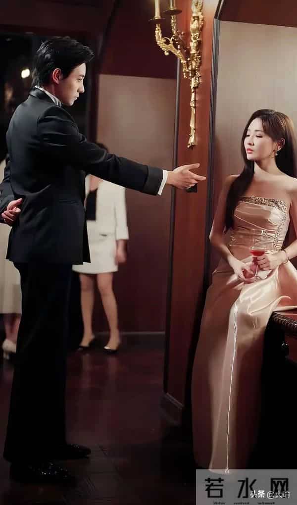 10亿播放马小宇靠邓灵枢逆袭，《少夫人乌鸦嘴》反套路CP磕疯全网