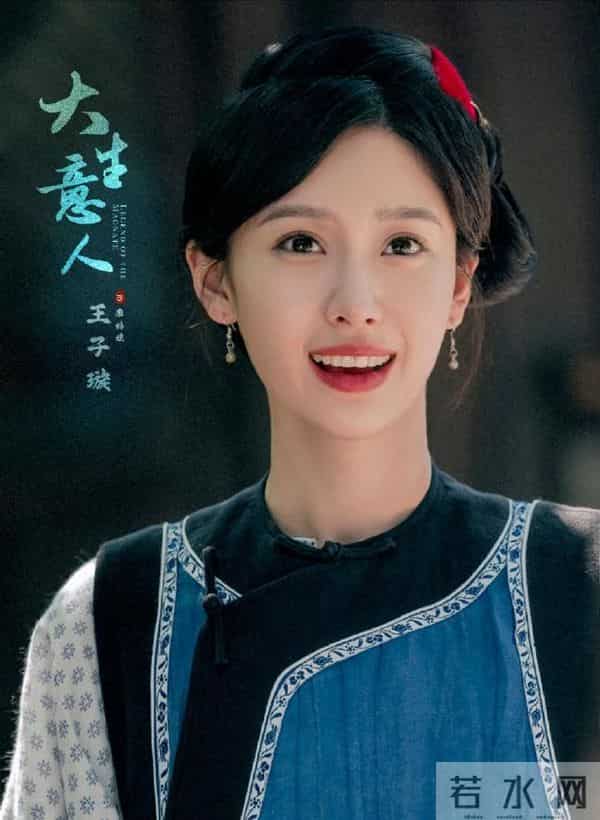 出道10年默默无闻，《大生意人》一身素衣火了，长得很清纯