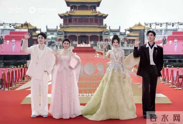 第十一届“文荣奖”揭晓！何沐蓉等青年演员亮相红毯。