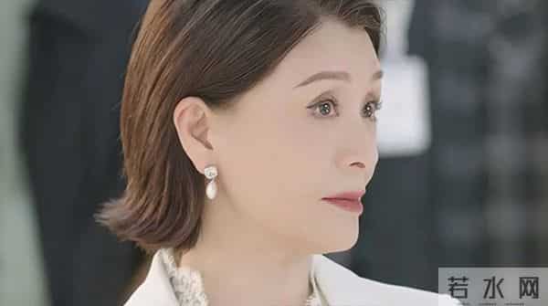 香港知名女星新剧霸气登场,婚姻名存实亡,多次和小鲜肉传绯闻