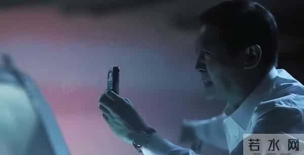 《亦舞之城》冯睿摔毁户口本叛母，筹备资金誓要赴云南寻找谭军。