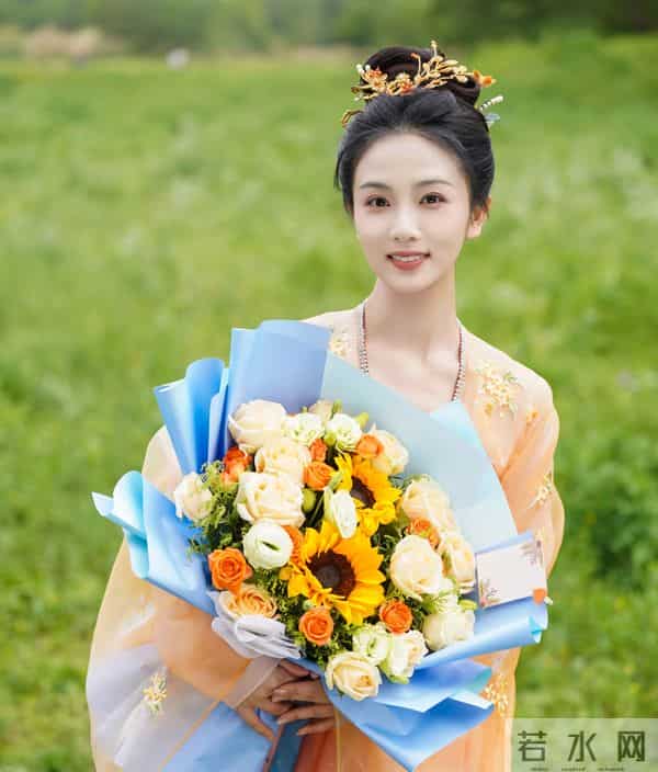 难怪看《唐诡》中的他眼熟,原来是我们的童年男神尔泰啊!