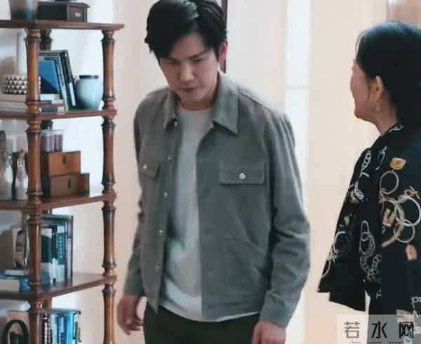 《亦舞之城》冯睿摔毁户口本叛母，筹备资金誓要赴云南寻找谭军。