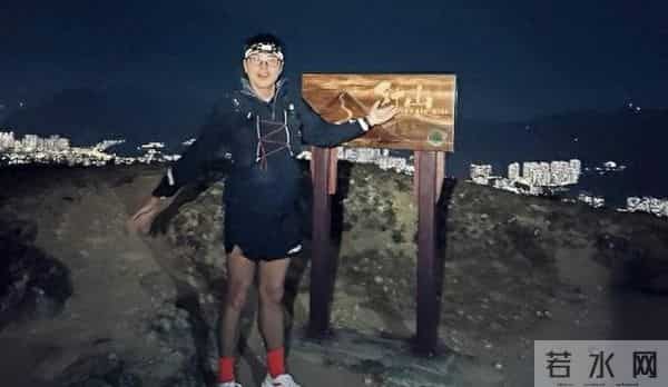 50岁还在拼命，黄浩然让“中年危机”四个字直接破防。2023年12