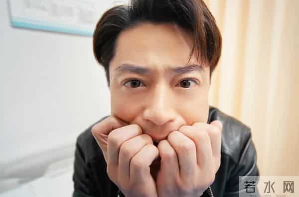 难怪都说他本色出演？毕竟是粉丝一句玩笑就能破防流泪的人啊！