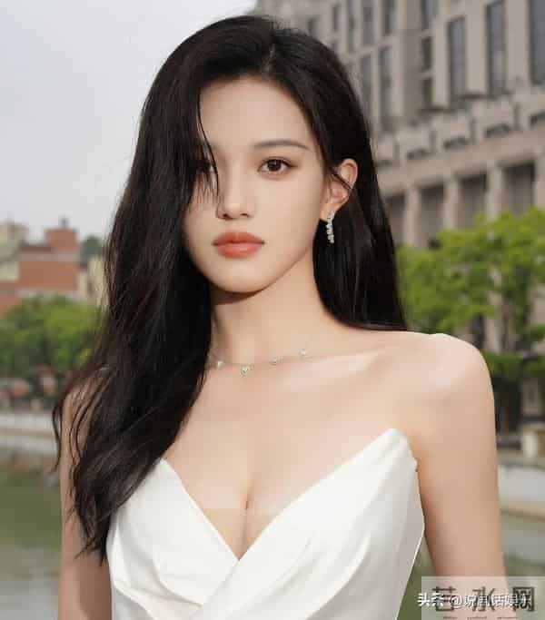 热搜破3亿!《不二之臣》官宣阵容引骂战,银发霸总成唯一慰藉?