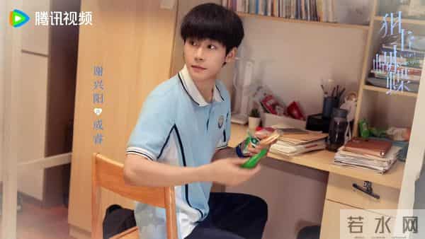 30集都市剧《狙击蝴蝶》开播，年下姐弟恋，双向救赎，甜欲拉扯