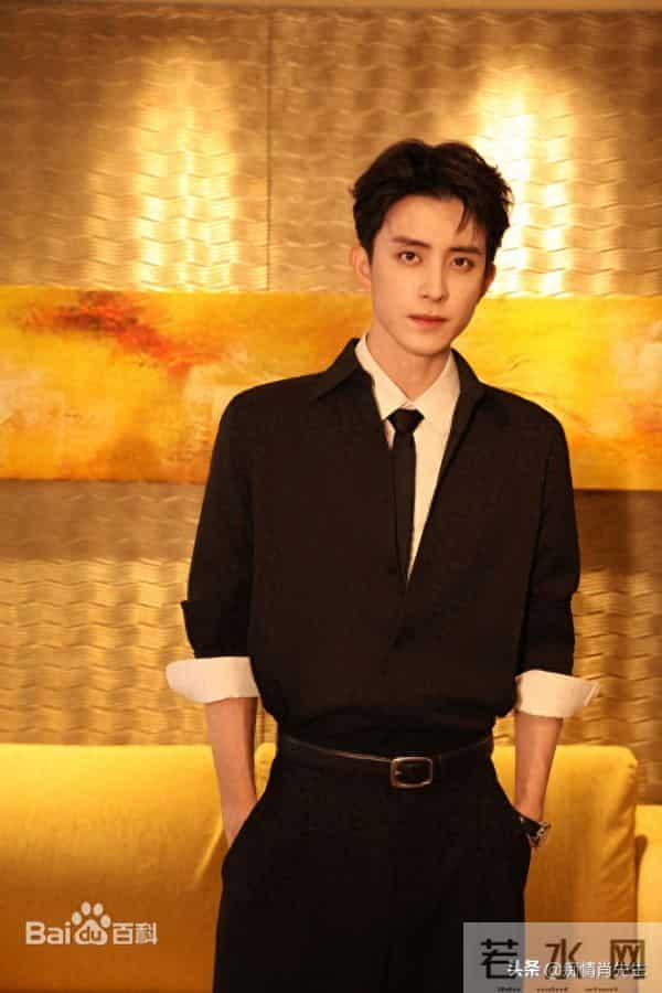 敖瑞鹏不断蜕变,新剧先婚后爱+婚前协议,以银白发演绎“霸总”