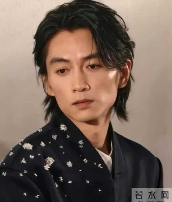 陈晓版秦始皇嬴政一曝光，观众坐不住了，就这书生气质能演始皇帝