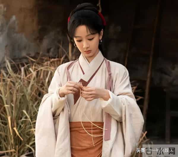 演都不演了！杨紫官宣喜讯才6天，恶心的事发生了，个个戳她心窝