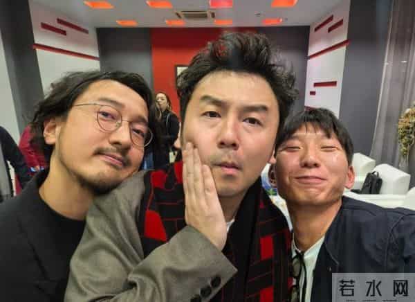 30多位明星为肖战包场，一部电影看出人品，众人都不想他输！