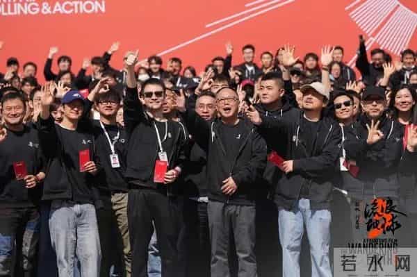 吴京与郭帆视频对话,透露《流浪地球3》有南极的部分