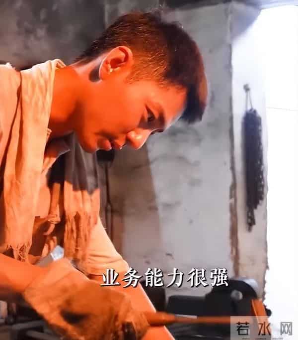 30多位明星为肖战包场，一部电影看出人品，众人都不想他输！