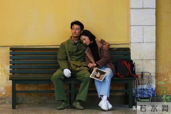 为什么 2017 年的〈芳华〉，在 2025 年再次被看懂？