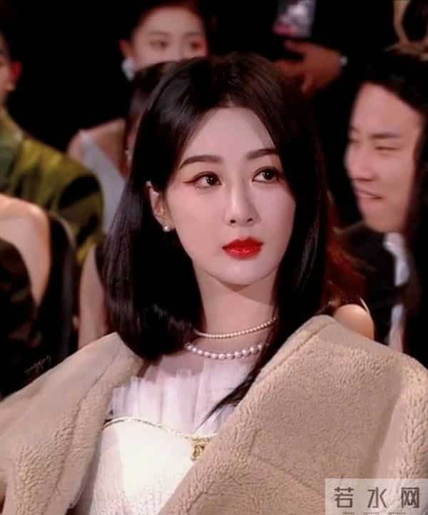 演都不演了！官宣喜讯才6天，杨紫担心的事发生，个个戳她心窝