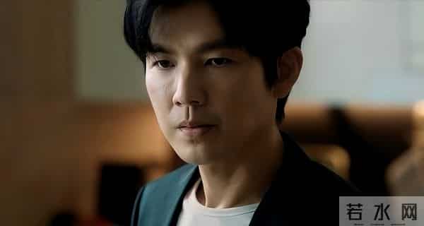 《亦舞之城》冯睿调取办公室监控，才知，谭军当年是被冤枉的。