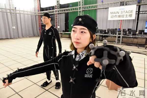 从《流浪地球》到《蛟龙行动》，神作大片为何都选择青岛？