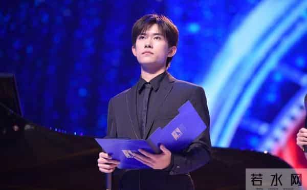 收手吧钟汉良,眼窝塌陷、疲态尽显,谁要看50岁的中老年谈恋爱?