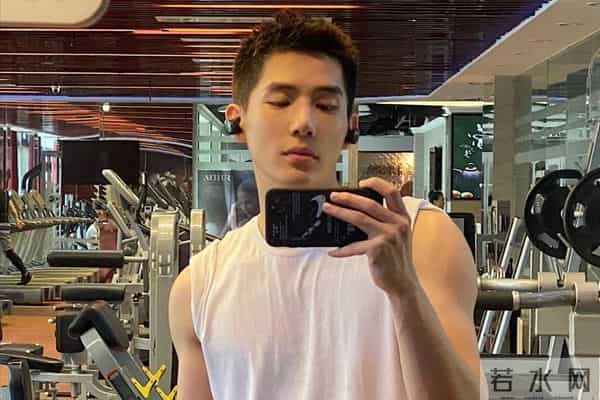 卖力宣传的电影票房惨淡,转头配个音票房20亿,王安宇这下尴尬了