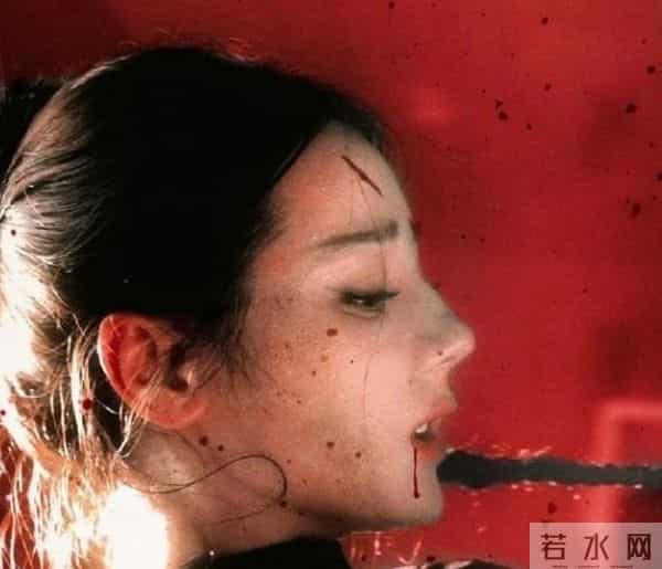 “自己惹哭的自己哄”:迪丽热巴片场真情流露,剧组氛围暖到出圈