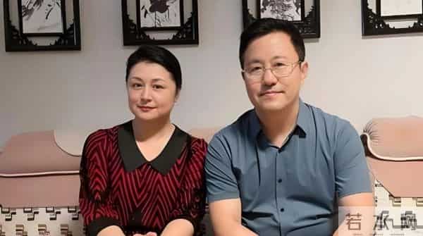 “长贵”王小宝缅怀搭当于月仙。好多年了,总是挥之不去。