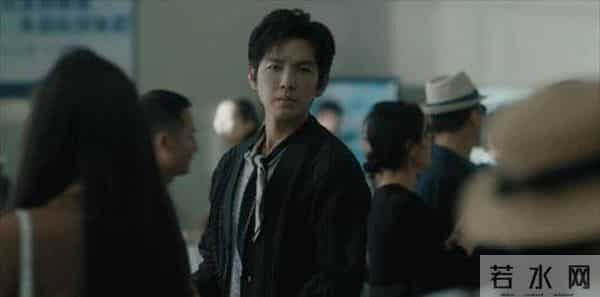 收手吧钟汉良,眼窝塌陷、疲态尽显,谁要看50岁的中老年谈恋爱?