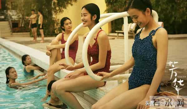 为什么 2017 年的〈芳华〉，在 2025 年再次被看懂？