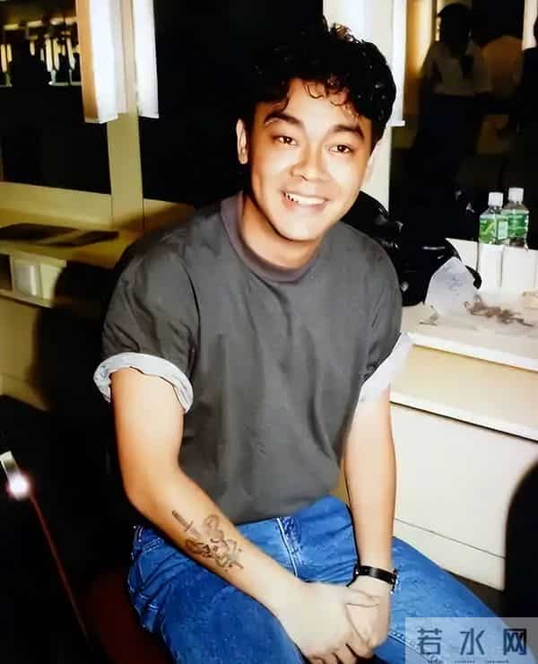 61岁影帝再夺冠，40年陪跑终逆袭？新奖背后藏着什么秘密。