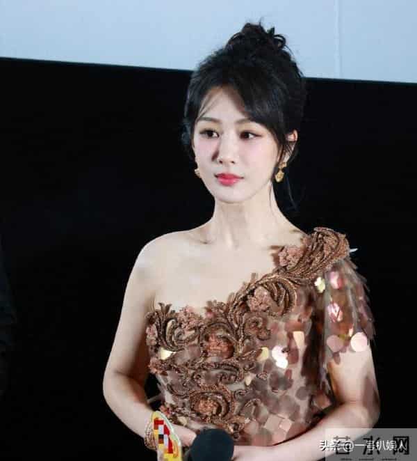 演都不演了！杨紫官宣喜讯才6天，恶心的事发生了，个个戳她心窝