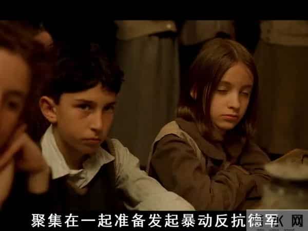 德军撕开犹太女孩的毛衣 为了镇压犹太人反抗…影视解说