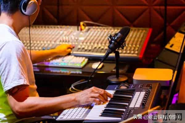 为啥外国人看电影电视剧不需要字幕，中国人却不要不行