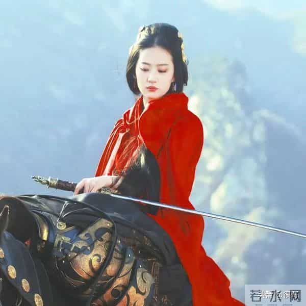 执扇定乾坤：当刘亦菲化身诸葛亮，全女版三国为何引爆全网？
