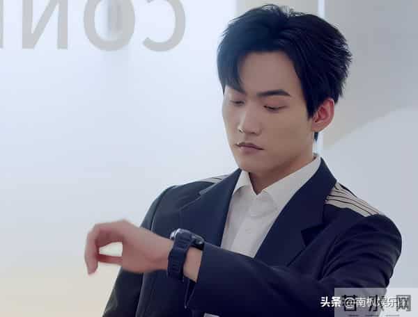 男女主从单相思到相互救赎，《狙击蝴蝶》成姐弟恋剧新标杆